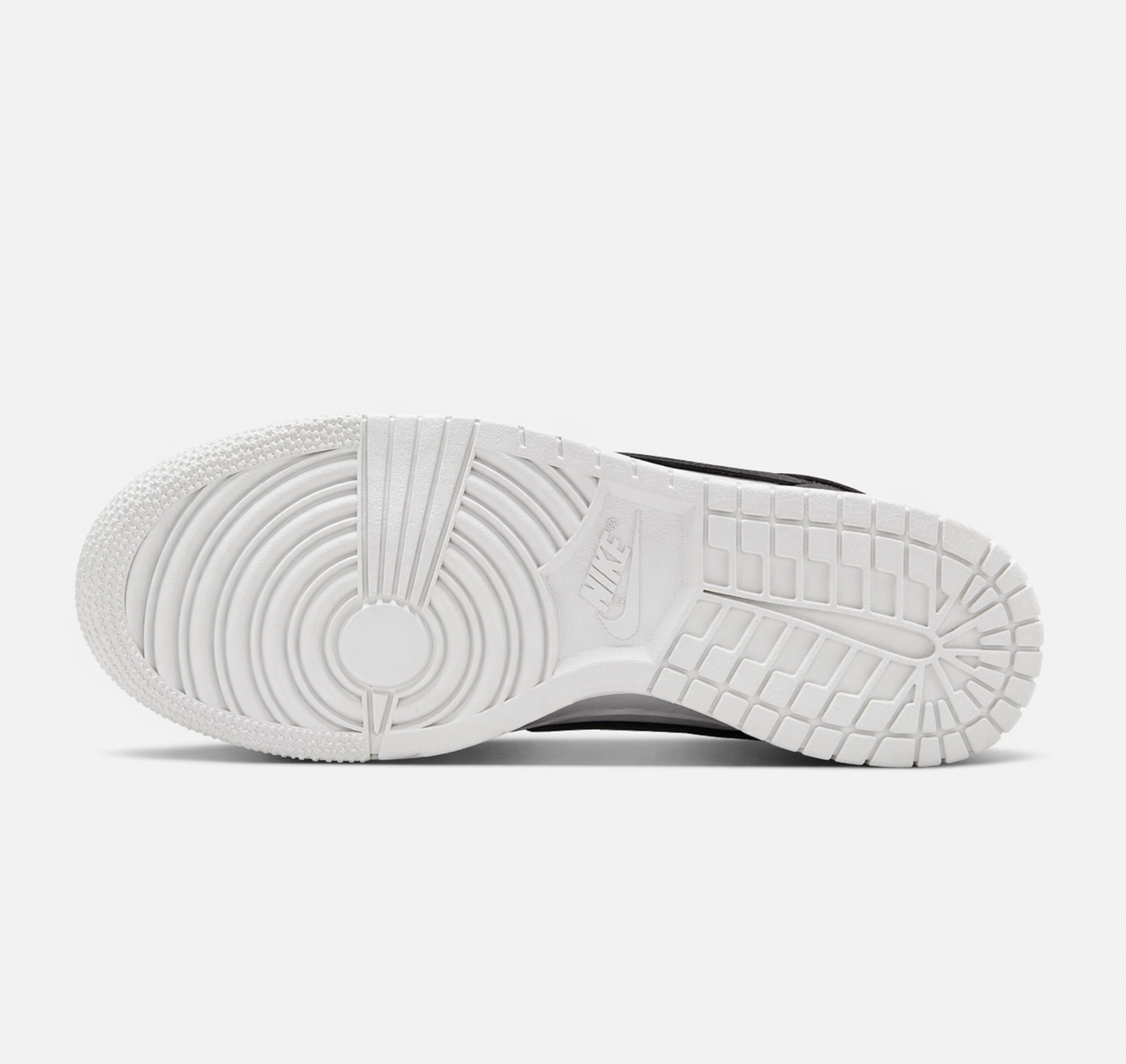 Tênis Nike Air Force 1 Nobuck